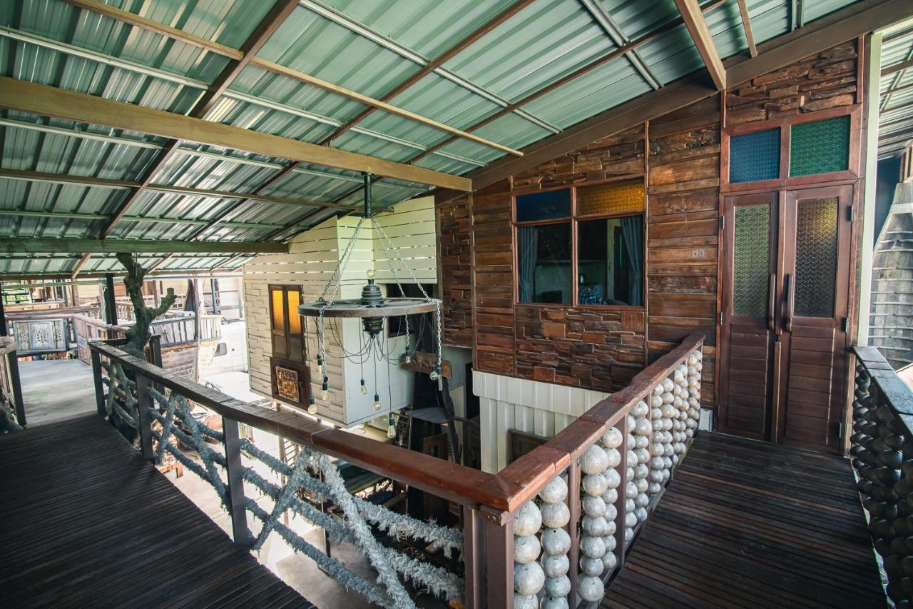 Suankaew​ Art​ Hostel​ Чонбурі Екстер'єр фото